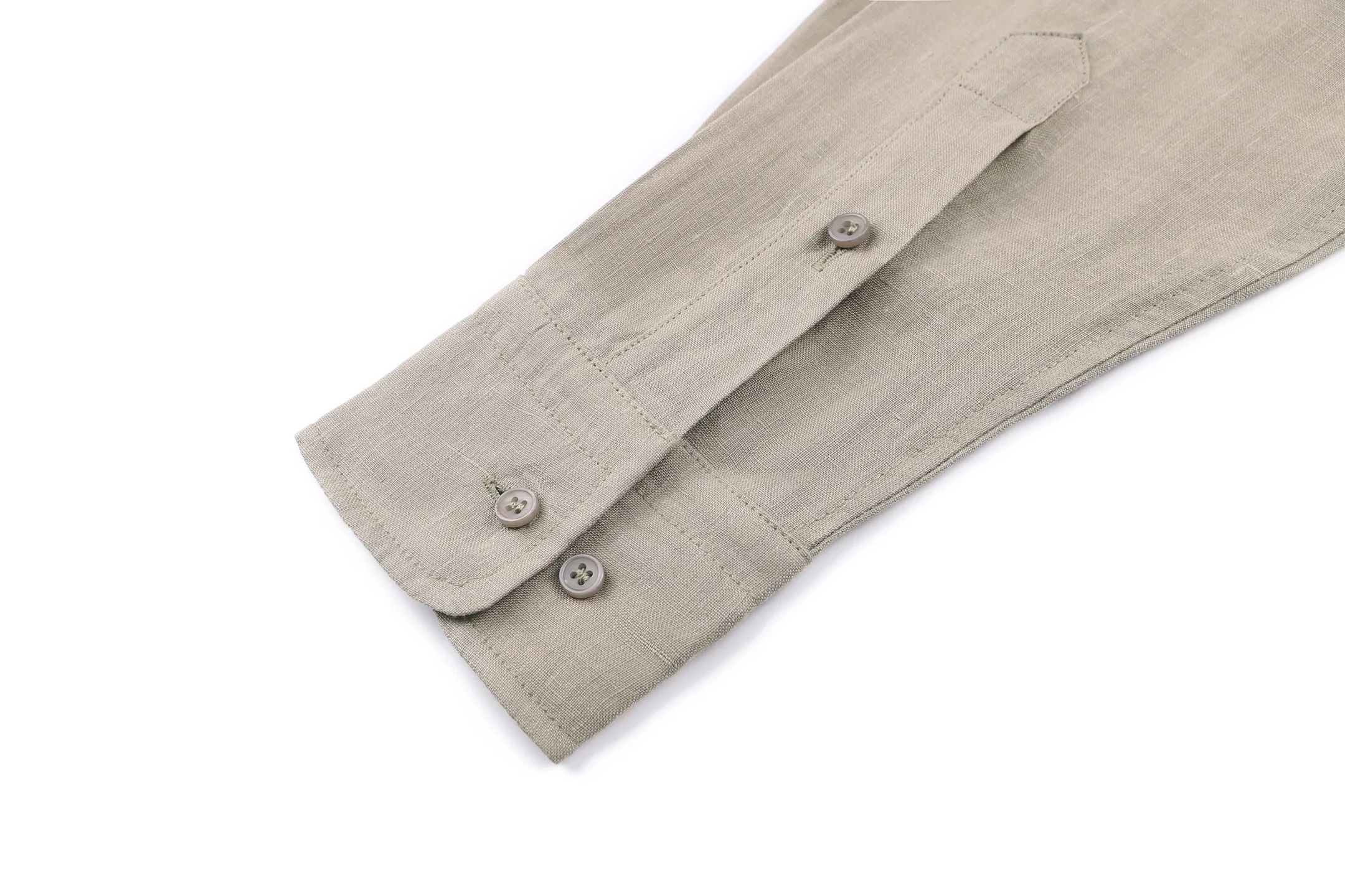 AP Loro Piana 26FW side seam logo lapel linen shirt ●Authentic 6800 purchase and development ●Customized 100% linen plain fabric ●Template embroidery ●Handmade overlocking ●Fabric fermentation wash ●Customized 1:1 buttons ●Customized 1:1 trademark ●Fit version ●Size: S M L